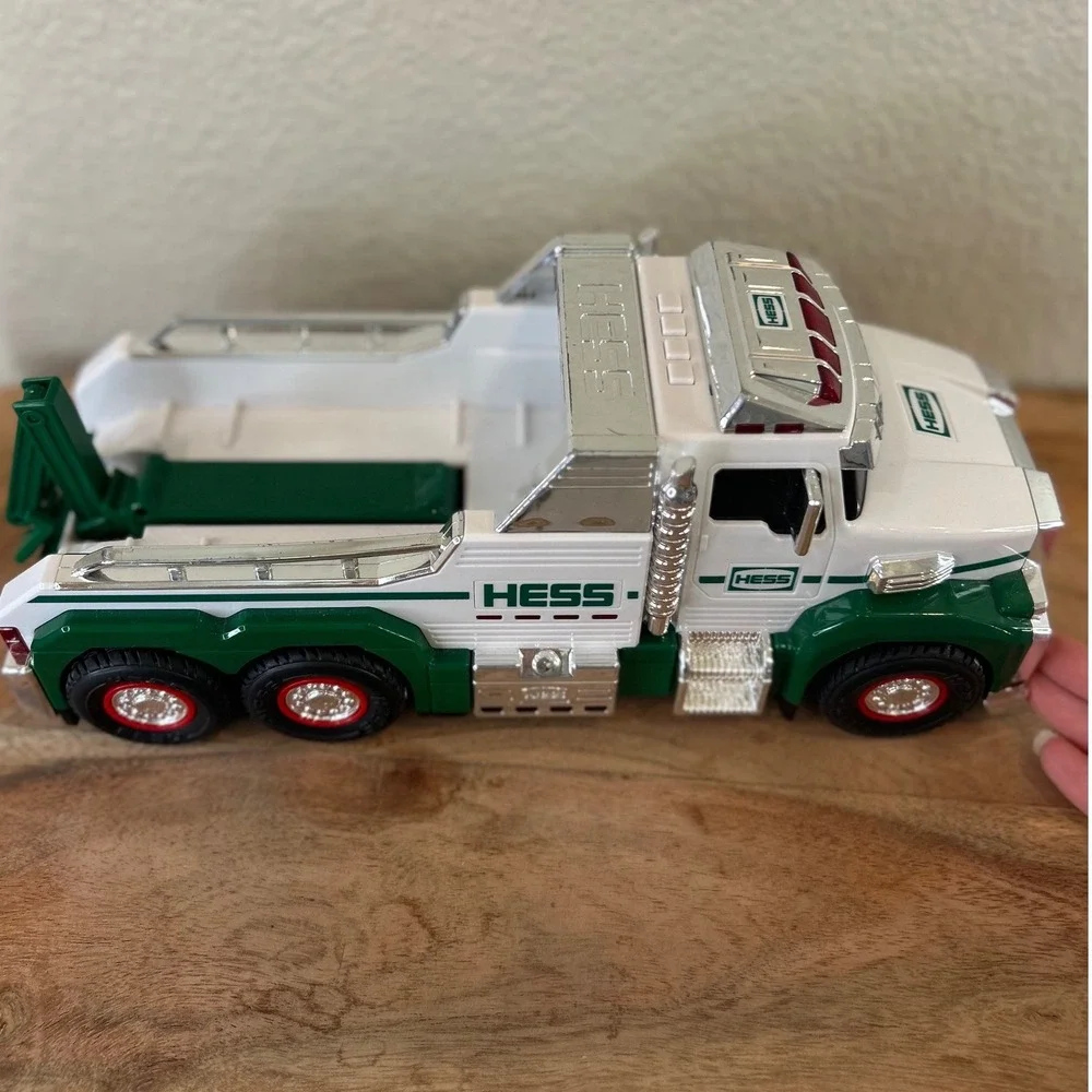 Hess Toy Truck Flatbed with‎ Ramp Green White Chrome Collectible Vehicle